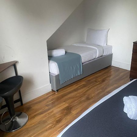 Sw16 Norbury Guesthouse London Bagian luar foto