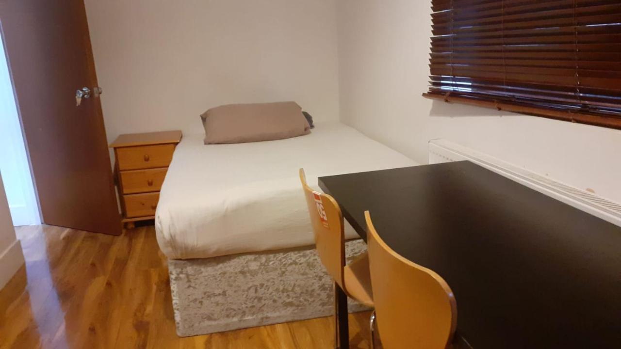 Sw16 Norbury Guesthouse London Bagian luar foto
