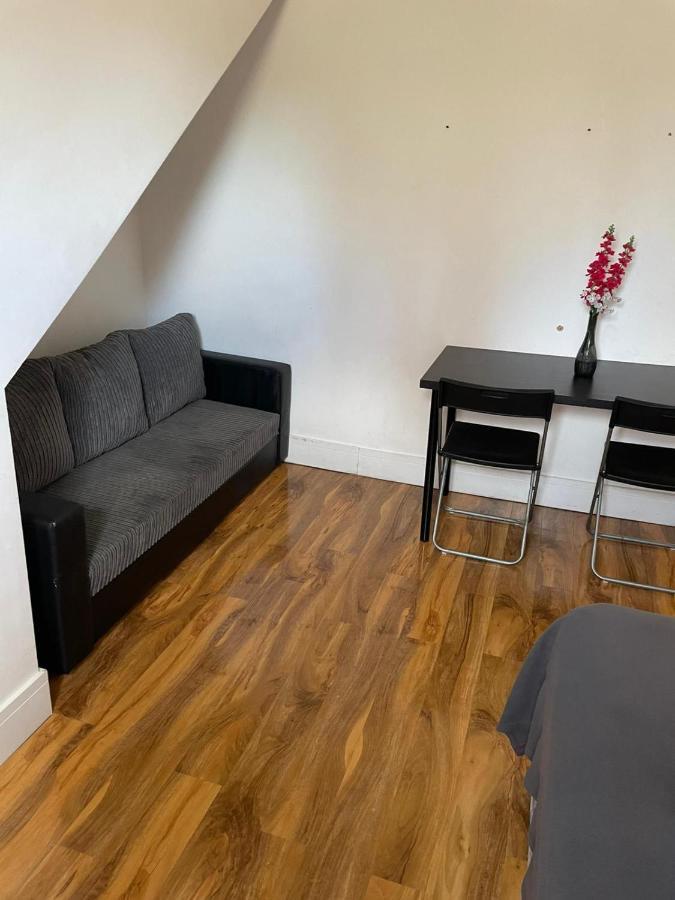 Sw16 Norbury Guesthouse London Bagian luar foto