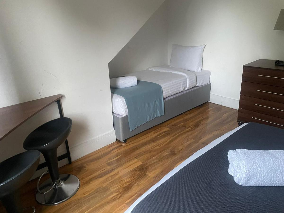 Sw16 Norbury Guesthouse London Bagian luar foto